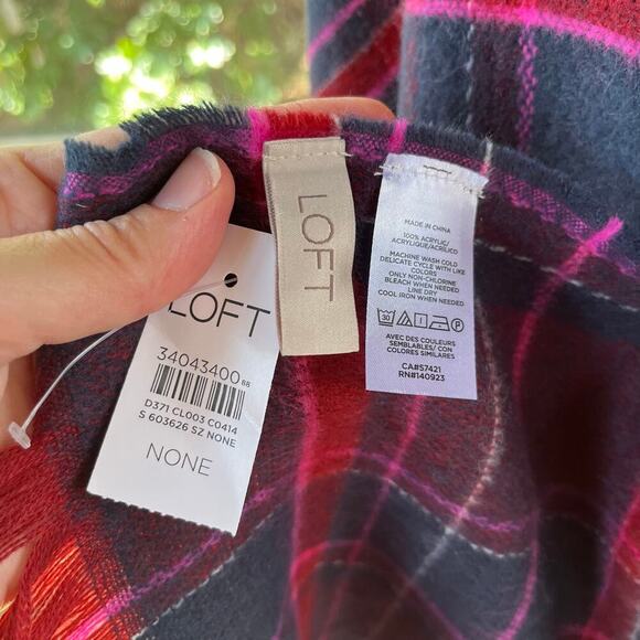 LOFT Women's Blue And Red Plaid Rectangular Blanket Scarf OS. NEW - Picture 6 of 7
